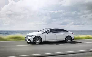 Mercedes-AMG EQE 53 4MATIC+ (Diamond White Metallic)     