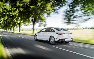 Mercedes-AMG EQE 53 4MATIC+ (Diamond White Metallic)     