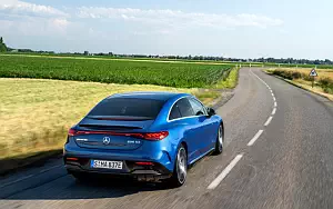 Mercedes-AMG EQE 53 4MATIC+ (Sodalite Blue Metallic)     