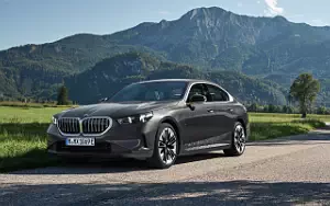 BMW 530e (Sophisto Grey Metallic)  