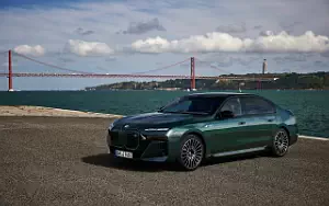 BMW i7 M70 xDrive (Aurora Diamond Green)  