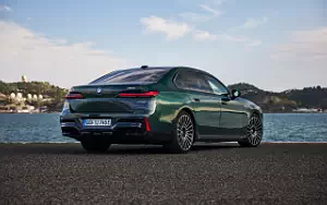 BMW i7 M70 xDrive (Aurora Diamond Green)  