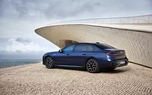 BMW i7 M70 xDrive (Frozen Tanzanite Blue)  