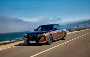 BMW i7 M70 xDrive (Two Tone Liquid Copper Sapphire Black)  