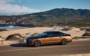 BMW i7 M70 xDrive (Two Tone Liquid Copper Sapphire Black)  