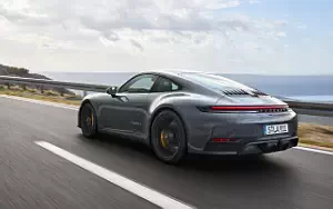 Porsche 911 Carrera GTS  