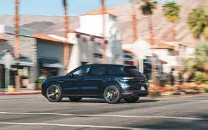 Porsche Cayenne E-Hybrid (Algarve Blue Metallic)  