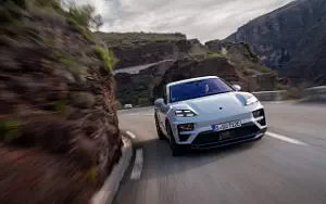 Porsche Macan Turbo (Ice Grey Metallic)  