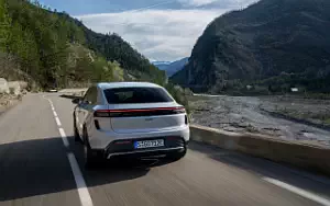 Porsche Macan Turbo (Ice Grey Metallic)  