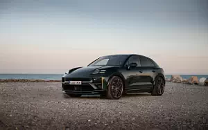 Porsche Macan Turbo (Porsche Racing Green Metallic)  