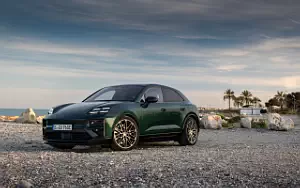 Porsche Macan Turbo (Porsche Racing Green Metallic)  