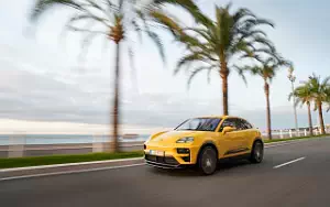 Porsche Macan Turbo (Speed Yellow)  