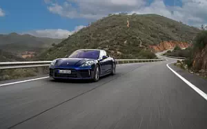 Porsche Panamera 4 (Gentian Blue Metallic)  