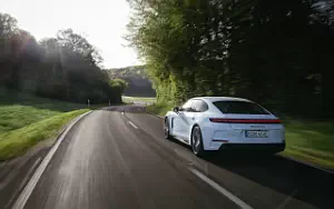 Porsche Panamera 4S E-Hybrid (Carrara White Metallic)  