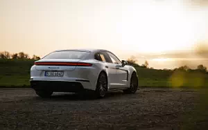 Porsche Panamera 4S E-Hybrid (Carrara White Metallic)  