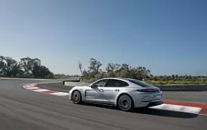 Porsche Panamera Turbo E-Hybrid (Dolomite Silver Metallic)  