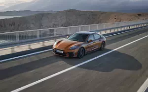 Porsche Panamera Turbo E-Hybrid (Madeira Gold Metallic)  